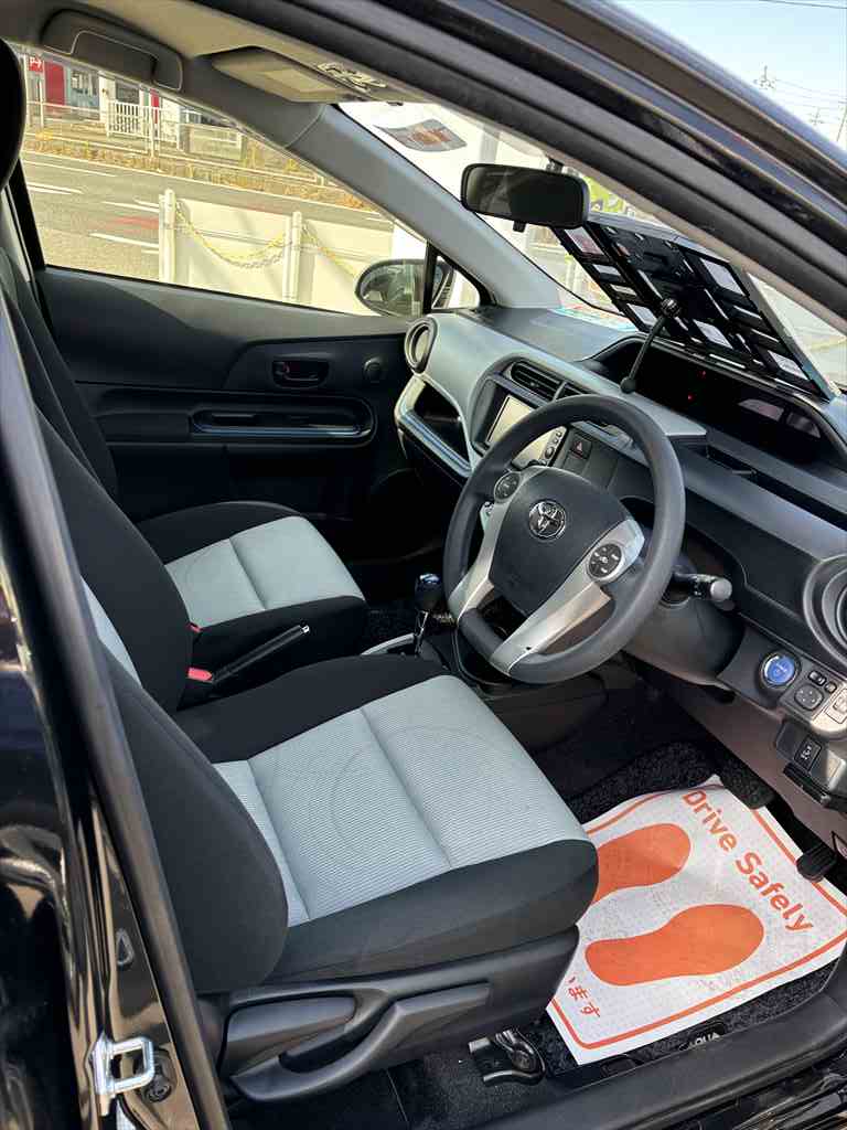 中古車紹介】トヨタ アクア NHP10型 黒色 - ダイソウモータース 中古車紹介】トヨタ アクア NHP10型 黒色 - ダイソウモータース