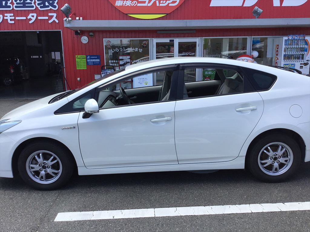 非売品　トヨタ　プリウス　ホワイトパール　クリスタルシャイン トヨタ 新型プリウスS“ツーリングセレクション”（ホワイトパール